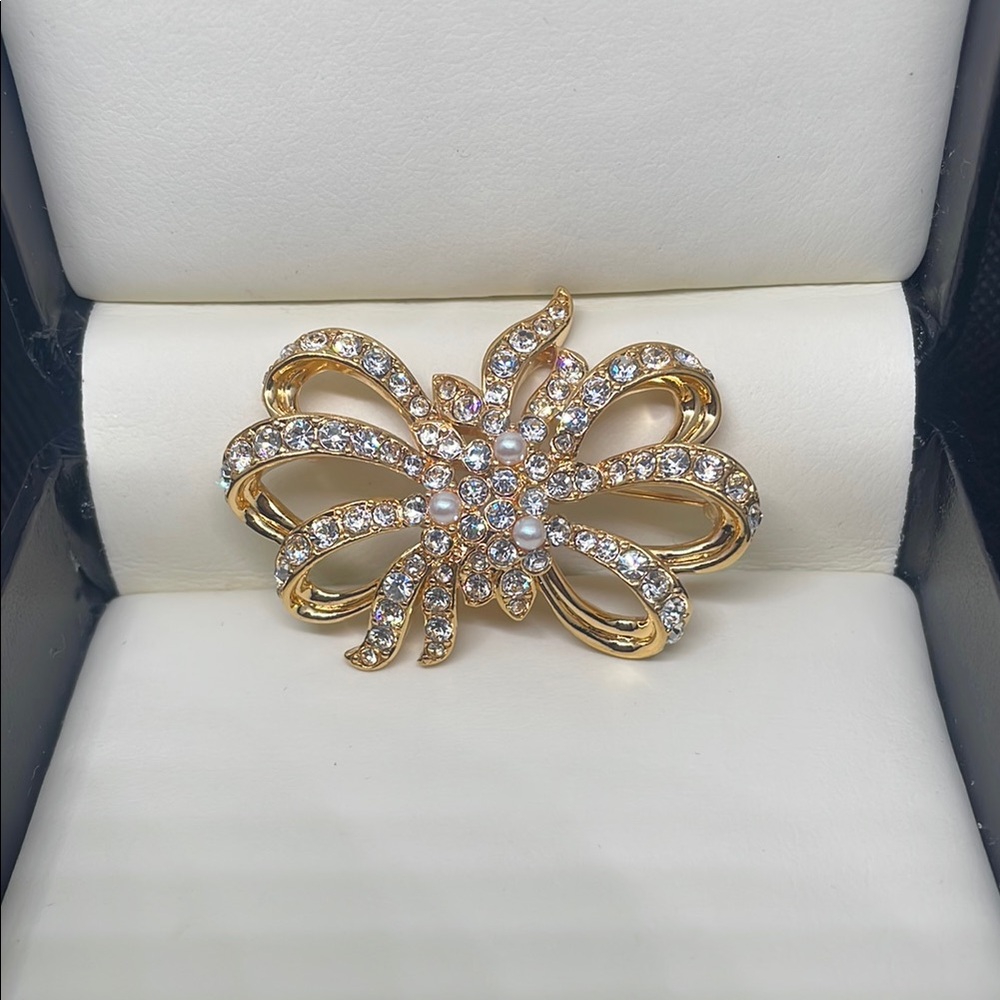 Vintage Jewelry Gold Tone Monet Bow Brooch Pearl and Crystals Sparkle